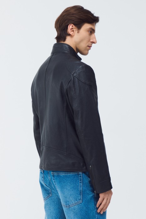 куртка из натуральной кожи по цене 11750 руб вид справа