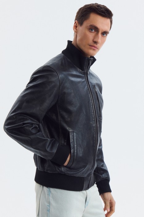 куртка из натуральной кожи от бренда снежная королева вид слева