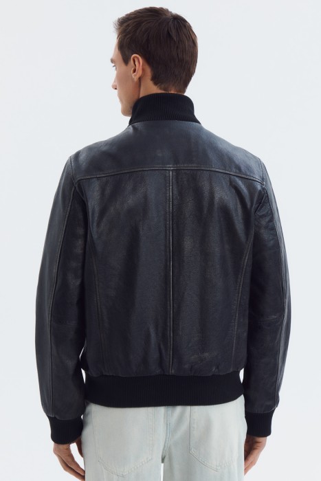 куртка из натуральной кожи по цене 13430 руб вид справа