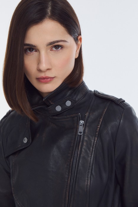 куртка из натуральной кожи по цене 16790 руб вид справа