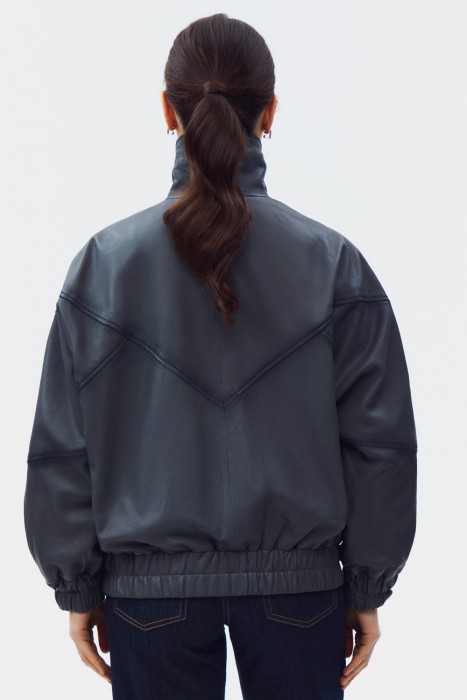 куртка из натуральной кожи по цене 20150 руб вид справа