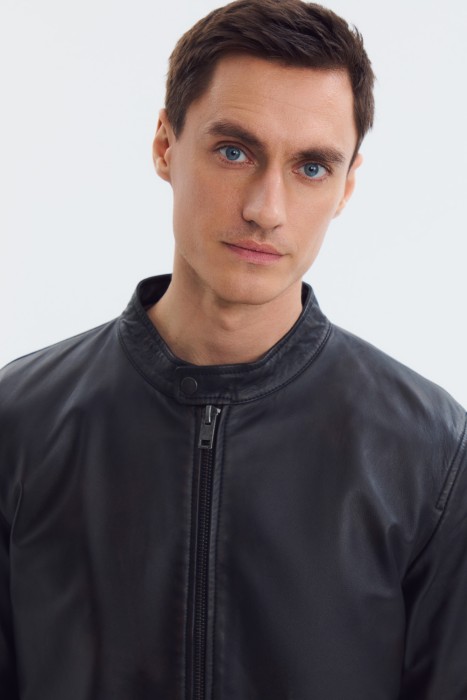 куртка из натуральной кожи по цене 13430 руб вид справа