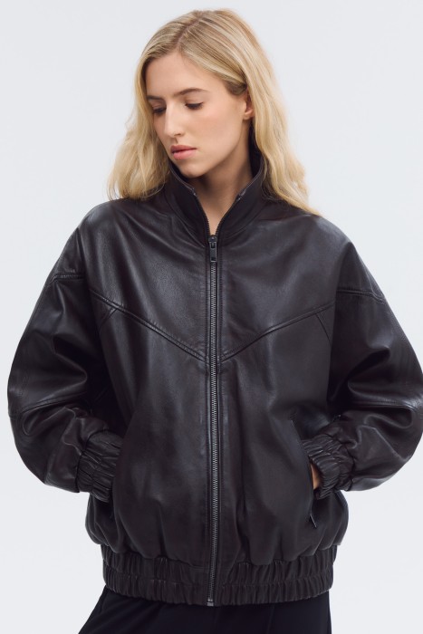 куртка из натуральной кожи от бренда снежная королева вид слева