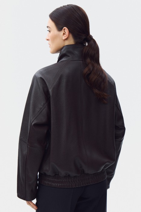 куртка из натуральной кожи по цене 28880 руб вид справа