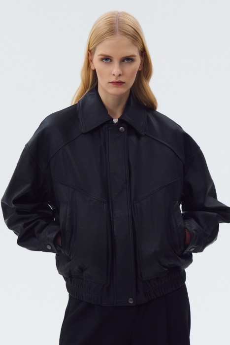 куртка из натуральной кожи от бренда снежная королева вид слева