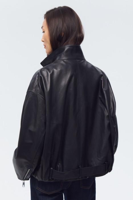 куртка из натуральной кожи по цене 28210 руб вид справа