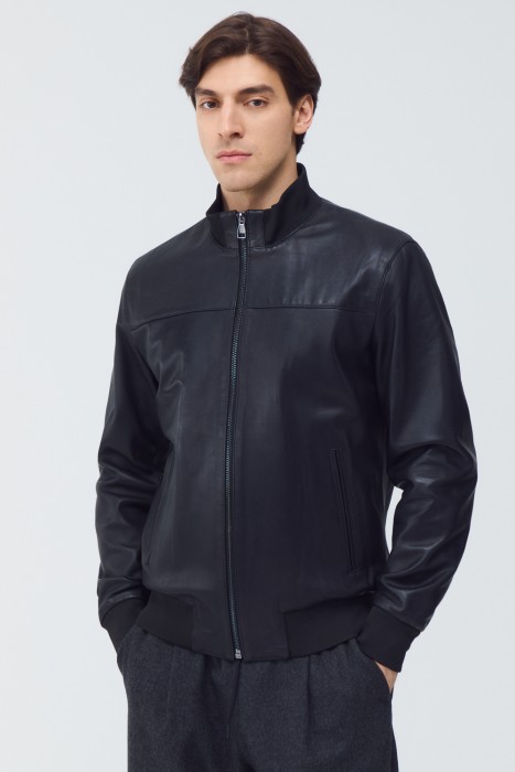 куртка из натуральной кожи от бренда снежная королева вид слева