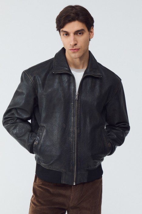 куртка из натуральной кожи от бренда снежная королева вид слева