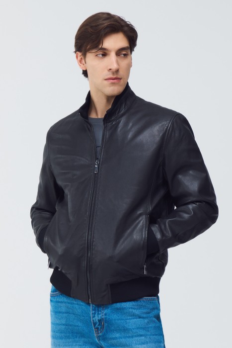 куртка из натуральной кожи от бренда снежная королева вид слева