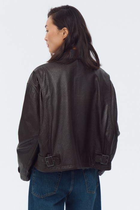 куртка из натуральной кожи по цене 21490 руб вид справа