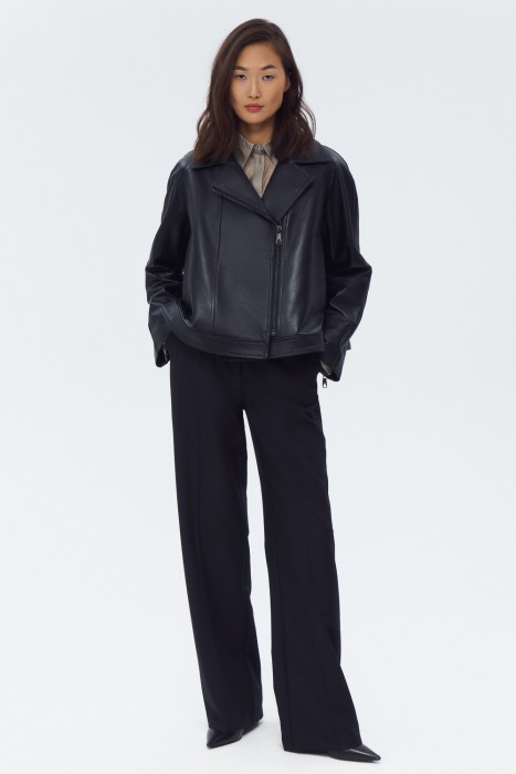 куртка из натуральной кожи от бренда снежная королева вид слева