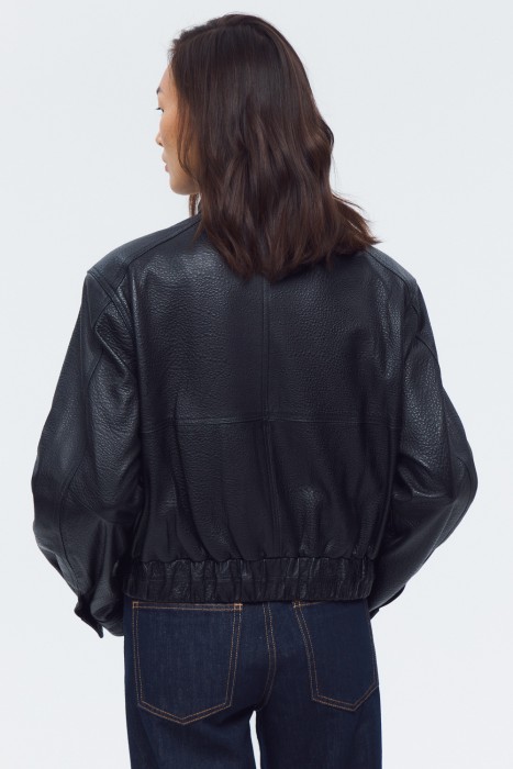 куртка из натуральной кожи по цене 23510 руб вид справа