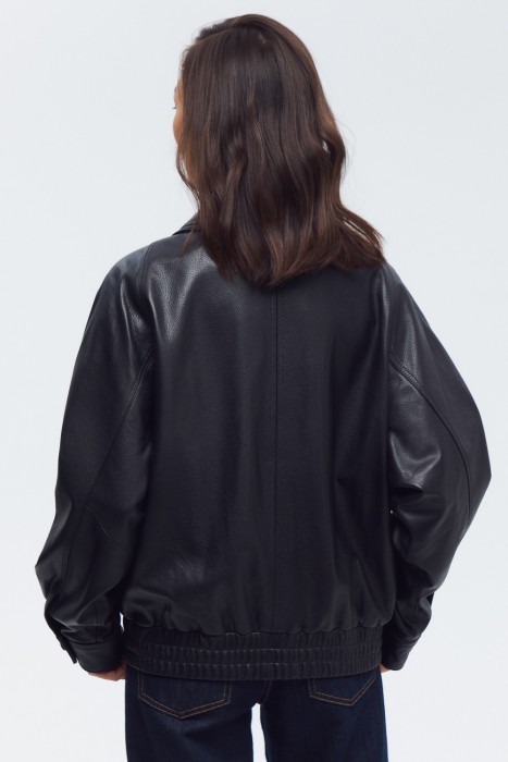 куртка из натуральной кожи по цене 24850 руб вид справа