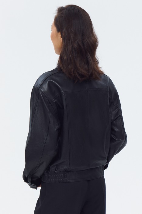 куртка из натуральной кожи по цене 22840 руб вид справа