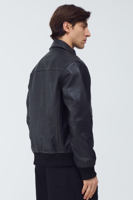 куртка из натуральной кожи по цене 14770 руб вид справа