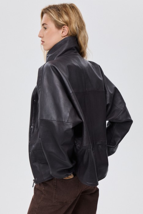 куртка из натуральной кожи по цене 24180 руб вид справа