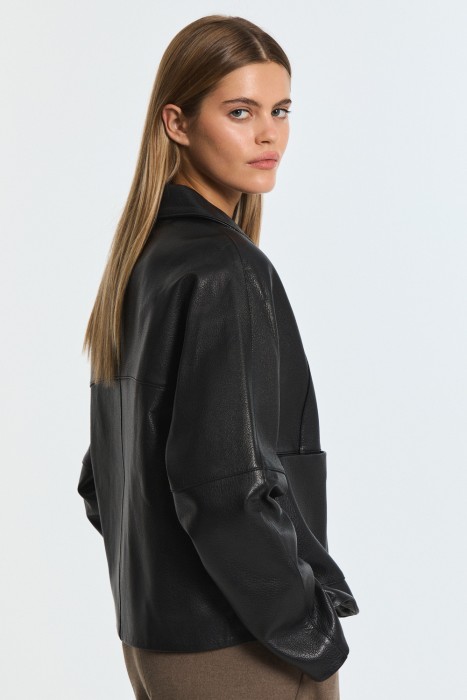 куртка из натуральной кожи по цене 26200 руб вид справа