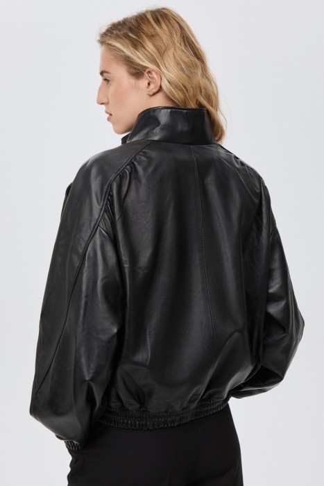 куртка из натуральной кожи по цене 24850 руб вид справа