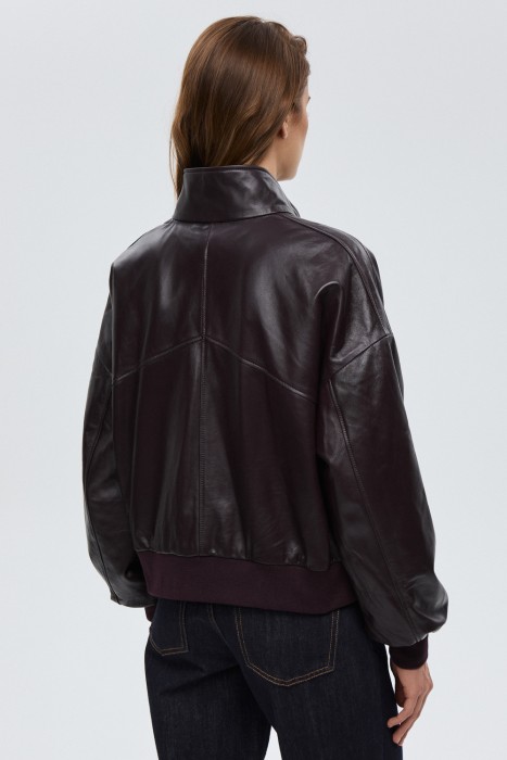 куртка из натуральной кожи по цене 24850 руб вид справа