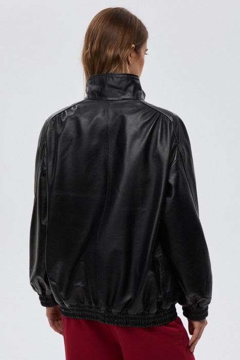 куртка из натуральной кожи по цене 24850 руб вид справа