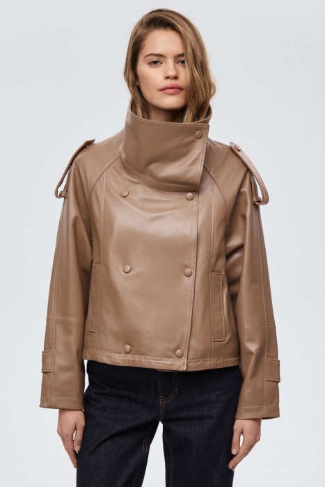 куртка из натуральной кожи от бренда снежная королева вид слева