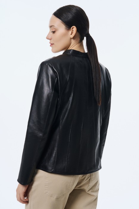 куртка из натуральной кожи по цене 12470 руб вид справа