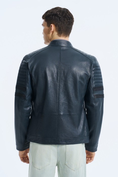 куртка из натуральной кожи по цене 10550 руб вид справа