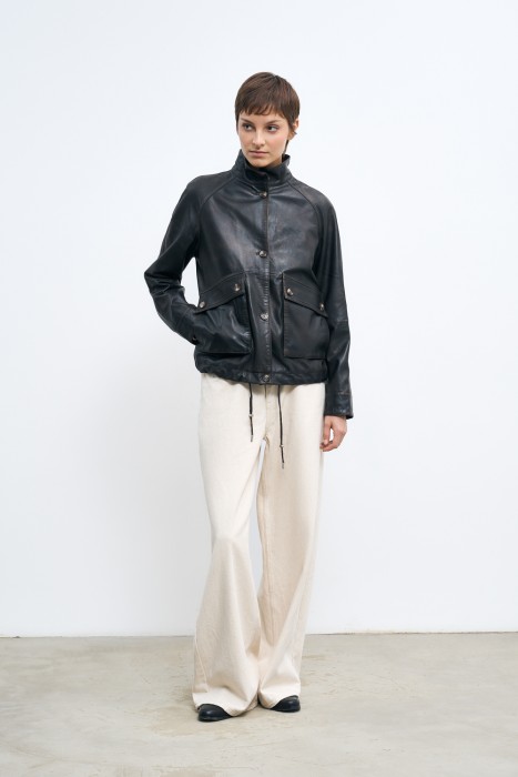 куртка из натуральной кожи от бренда снежная королева вид слева