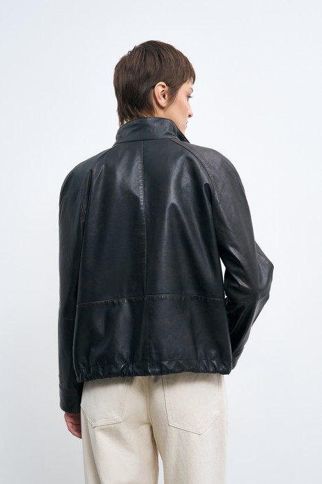 куртка из натуральной кожи по цене 17120 руб вид справа