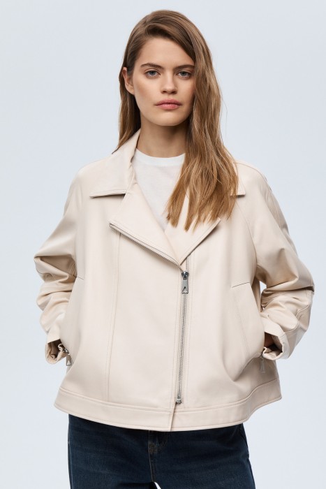 куртка из натуральной кожи от бренда снежная королева вид слева