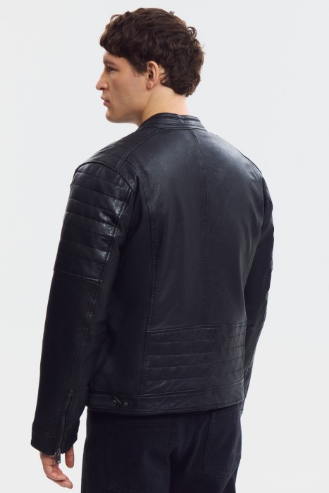 куртка из натуральной кожи по цене 15450 руб вид справа