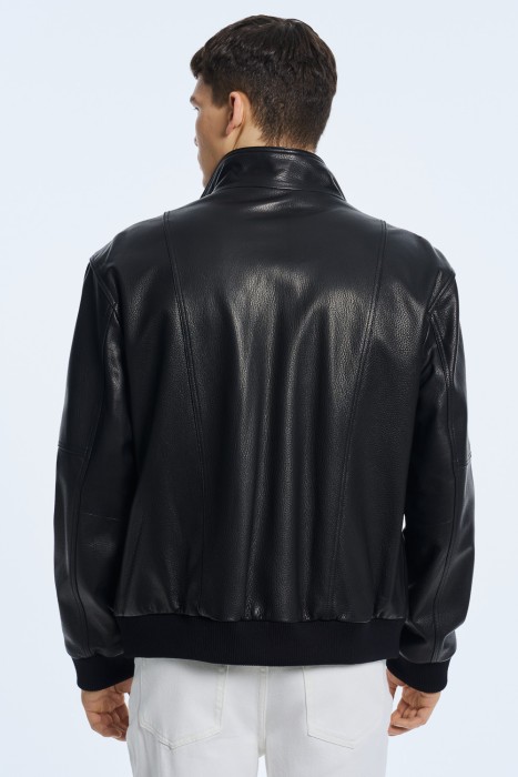 куртка из натуральной кожи по цене 11690 руб вид справа