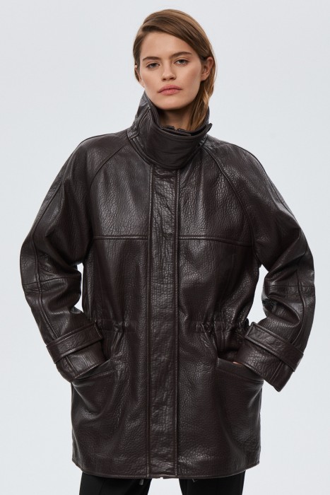 куртка из натуральной кожи от бренда снежная королева вид слева