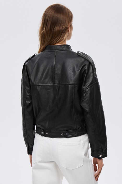 куртка из натуральной кожи по цене 15450 руб вид справа