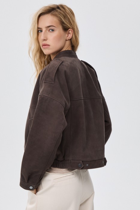 куртка из натуральной кожи по цене 14100 руб вид справа