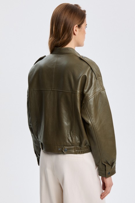 куртка из натуральной кожи по цене 13990 руб вид справа