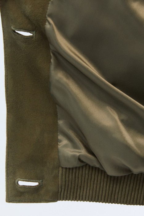 куртка из натуральной замши по цене 22840 руб вид справа