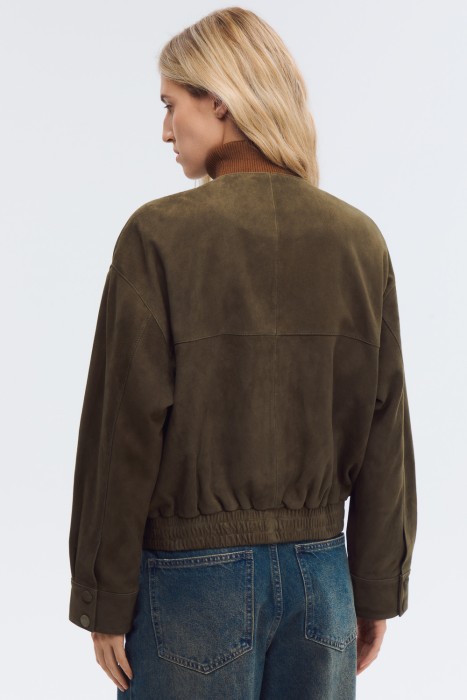 куртка из натуральной замши по цене 18800 руб вид справа