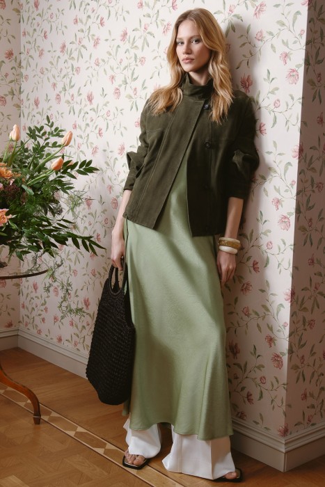 куртка из натуральной замши от бренда снежная королева вид слева