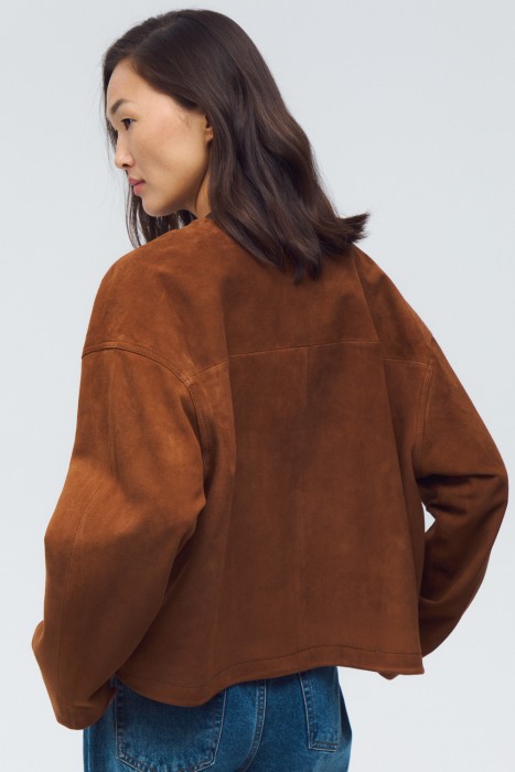 куртка из натуральной замши по цене 18800 руб вид справа