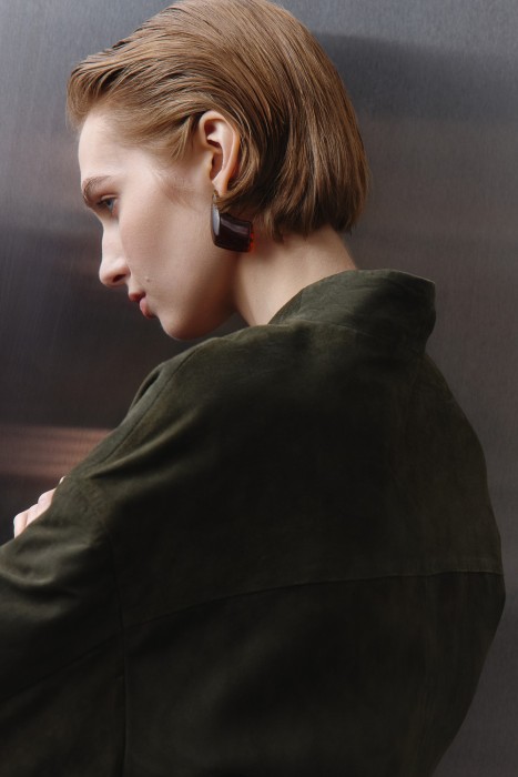 куртка из натуральной замши от бренда снежная королева вид слева