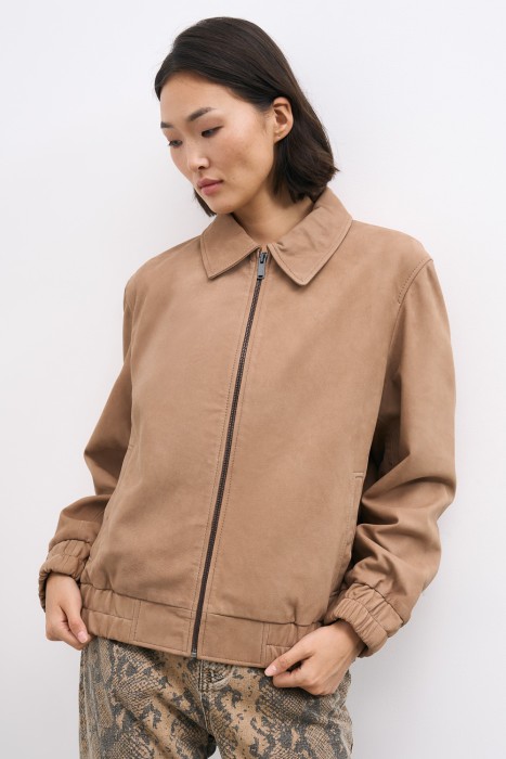 куртка из натуральной замши от бренда снежная королева вид слева