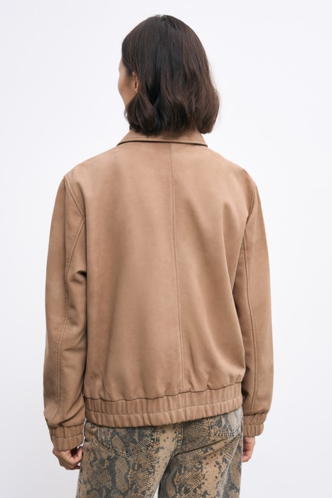 куртка из натуральной замши по цене 12180 руб вид справа