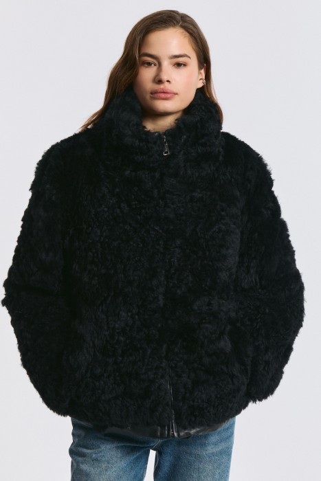 куртка из овчины от бренда снежная королева вид слева