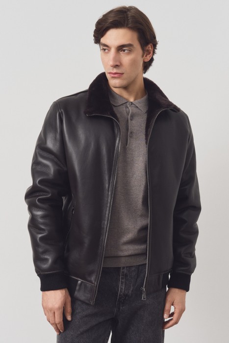 куртка из овчины по цене 26920 руб вид справа