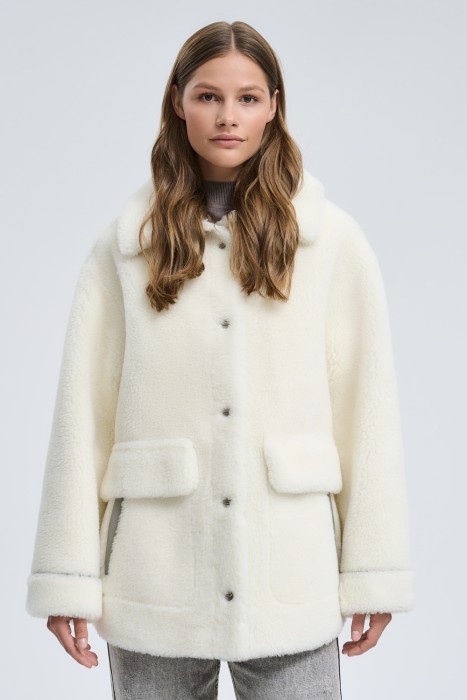 куртка из овечьей шерсти от бренда снежная королева вид слева