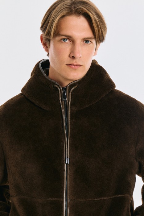 куртка из шерсти с капюшоном из россии вид сбоку