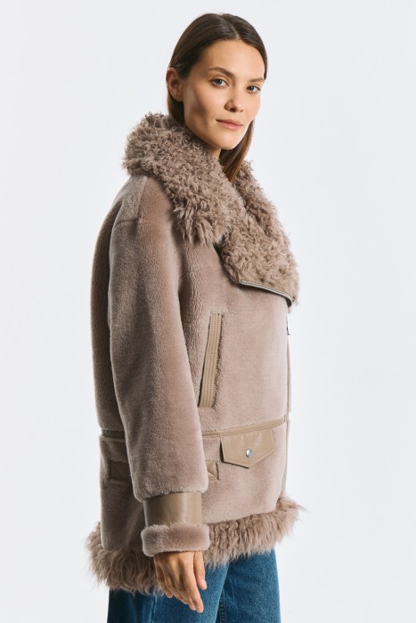 куртка из шерсти от бренда снежная королева вид слева