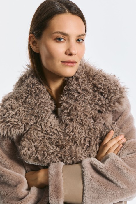 куртка из шерсти по цене 19570 руб вид справа