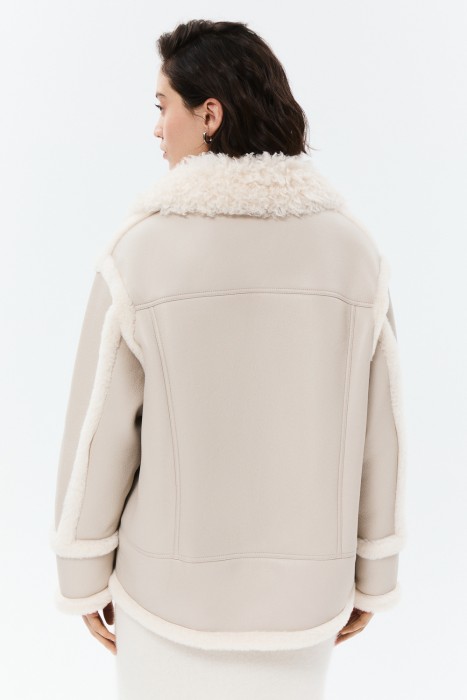 куртка из шерсти по цене 13450 руб вид справа